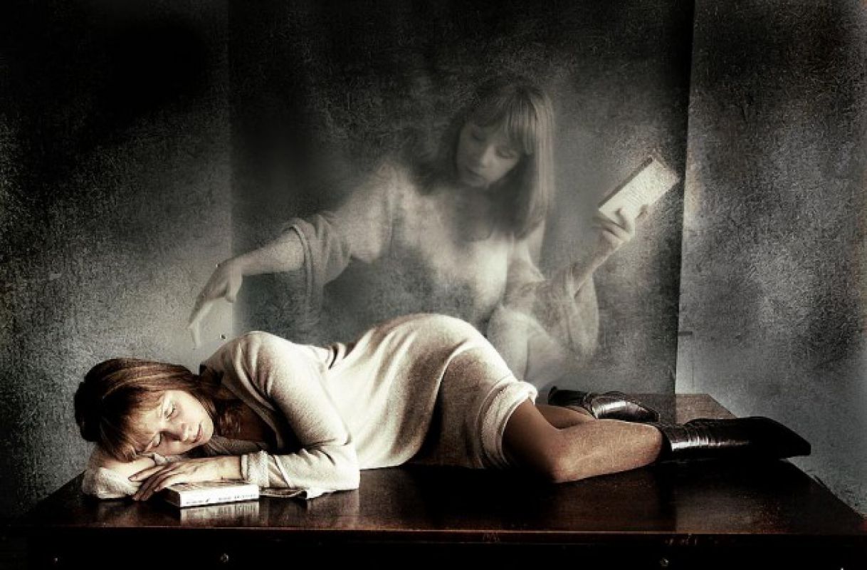 К чему снится умершая мама живой дочери